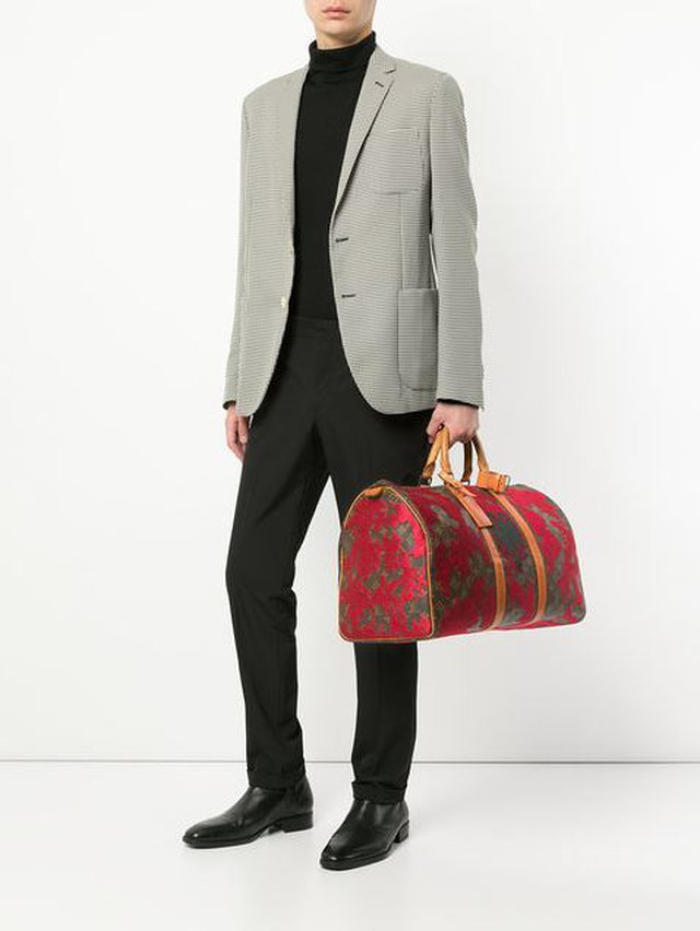 Louis Vuitton' nxjerr në shitje çantën me flamurin shqiptar me një