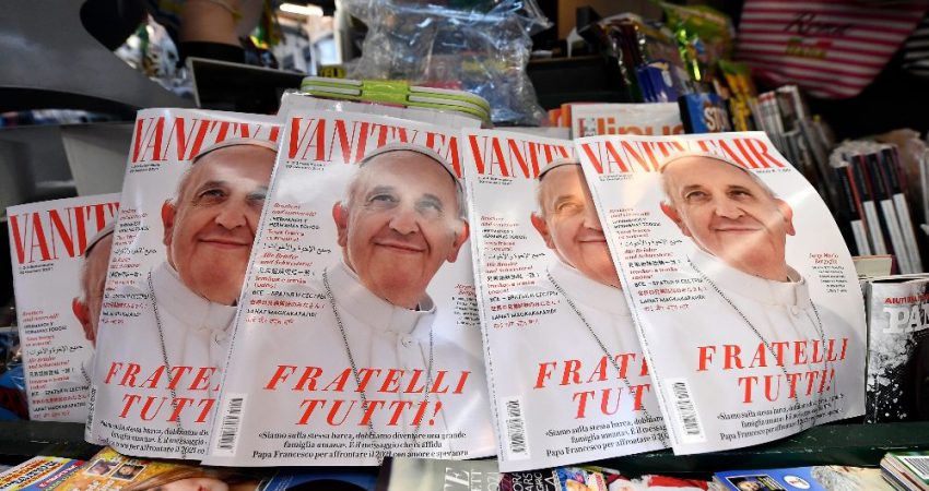 Papa në kopertinën e Vanity Fair, një mesazh shprese për 2021 - Gazeta Si