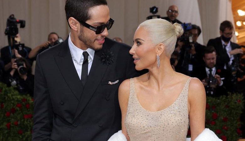 Kim Kardashian dhe i dashuri i saj Pete Davidson në Met Gala