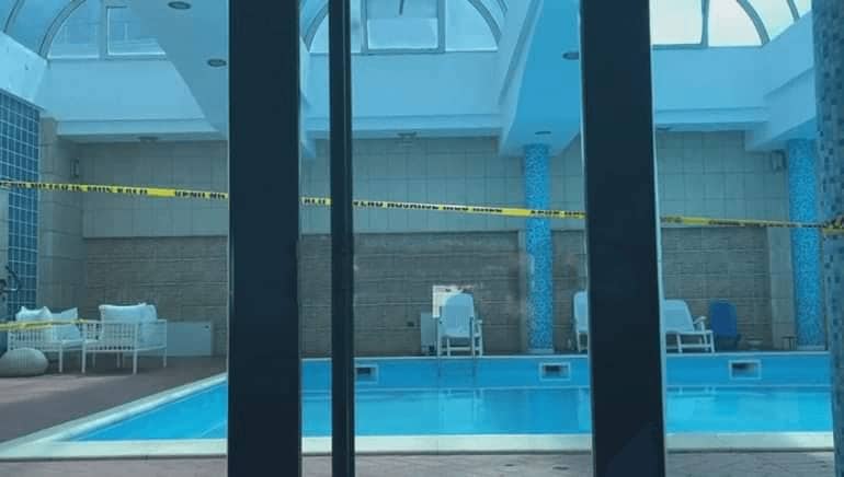 foto e pishines ku u mbyt turisti