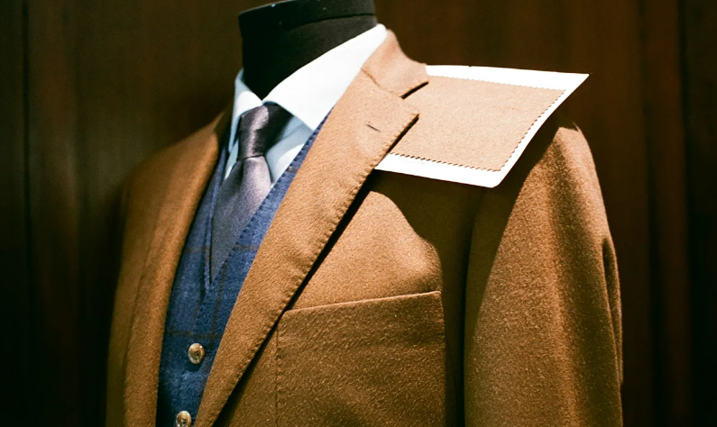 Jo më ‘Made in Italy’/ Nga mungesa e punëtorëve tek teknologjia, moda italiane është në rrezik